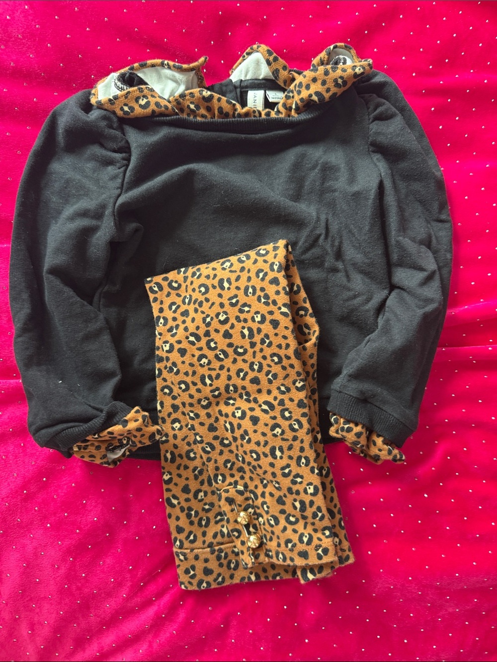 Set: Black Top with Leopard-Print Leggings